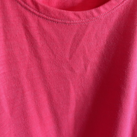 Pink workout shirt (Under Armour) - Picture 3 of 4